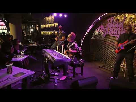 Avery*Sunshine: Hello Sunshine - Live at Soul Mama London