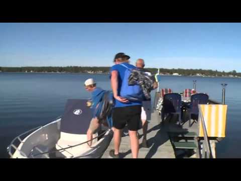 Julius och Björn flyr med båt - Sjöberg skogstokig - Spring! (TV4)