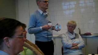 preview picture of video 'Seniorsurf med SeniorNet sweden Bibliotek Nacka Forum'
