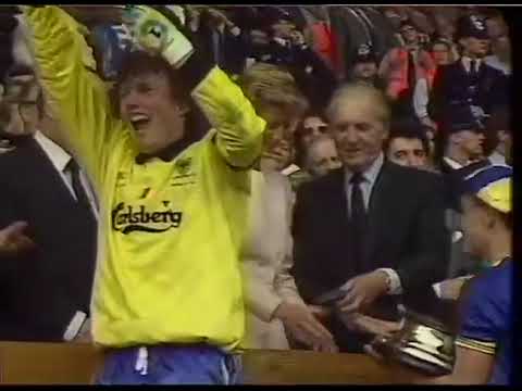 VINNY JONES & DENNIS WISE WIMBLEDON V LIVERPOOL 1988 FA CHARITY SHIELD