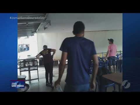 Caminhão fica preso em ponte e causa transtornos em Rialma