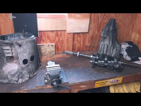 How to? Chevy 5 speed Manual NV3500 Disassembly : Tear-down Part 2. Its not that bad.