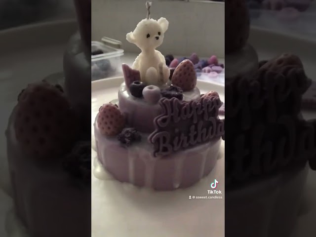 Vídeo relacionado con Zolunu Vela de cumpleaños de coche de carreras, vela metálica negra y blanca a cuadros para pastel, vela número 4, decoración de pastel para niños y niñas, suministros