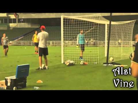 Восхитительный гол Златана Ибрагимовича на тренировке!