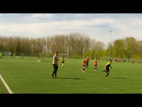 Stagetraining 1 U11 wedstrijdvorm 2: Opbouwzone beheersen - aanspeelbaarheid
