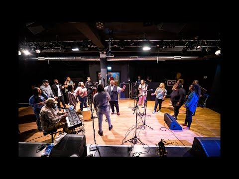 Foreign Praise - BEFORE THE LORD OUR GOD (feat Roger Samuels) #dunsinoyekan #frontroom