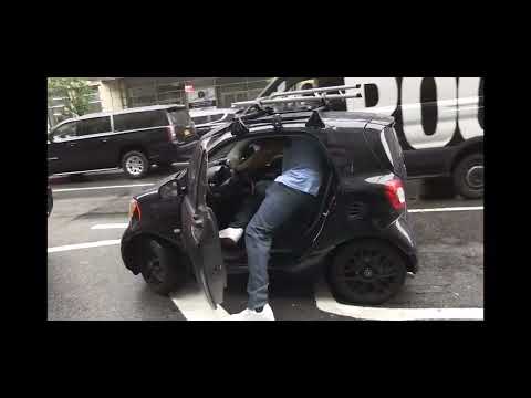 shaq get into his smart car