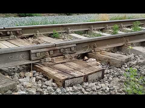 Glasul Roților De Trecere Fără Oprire Prin Vinga Hm Trenul IRN 1765 Timișoara Nord / Iași 