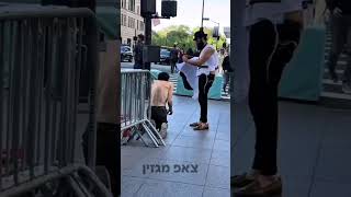 התיעוד  שמשגע את העולםיהודי רואה קבצן ללא חולצה אז הוא נותן לו את החולצה שלו