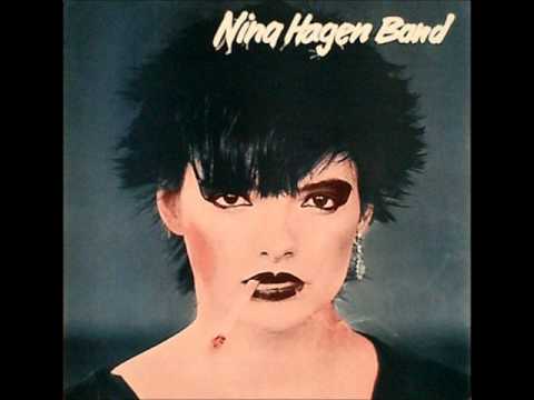 Nina Hagen-Auf m Friedhof