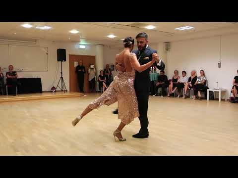 Eric Dinzel and Flavia Kohut - De Barro by Goyeneche