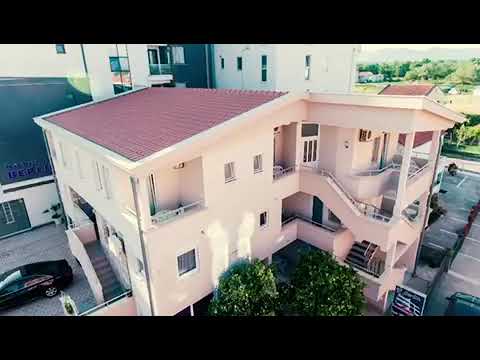 Apartmaji in sobe Adelina, zasebne nastanitve v mestu Ulcinj, Črna gora - Video