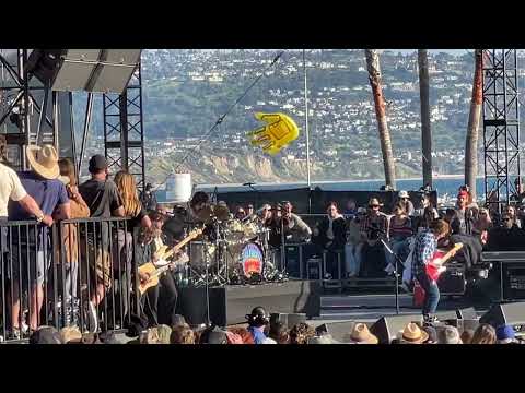 “Lookin’ Out My Back Door” John Fogerty (Creedence Clearwater Revival) May 2023, Beachlife 🤘🎸