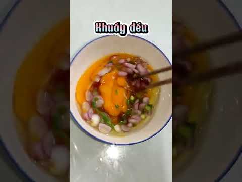 Trứng chiên củ hành - Trứng chiên hành - Da Heo vào bếp
