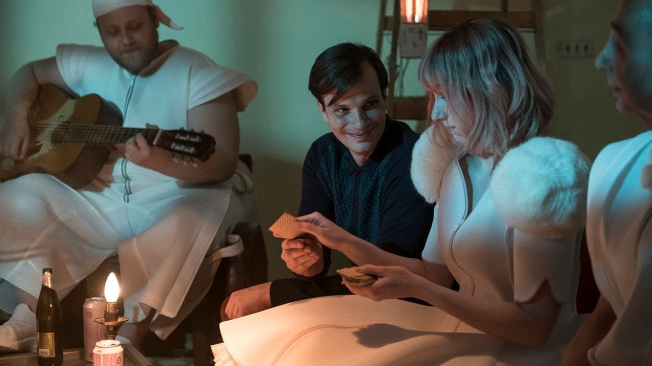 ÁTJÁRÓHÁZ - Hivatalos előzetes (16)