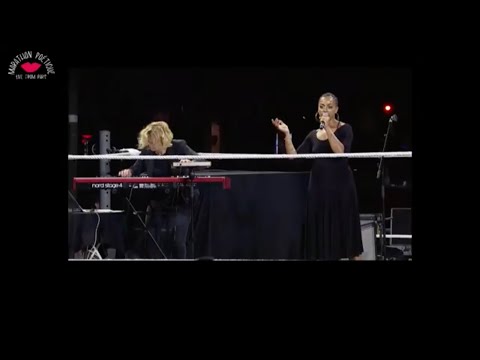 Marathon Poétique Paris/Los Angeles Lisette Lombé accompagnée par Cloé du Trèfle