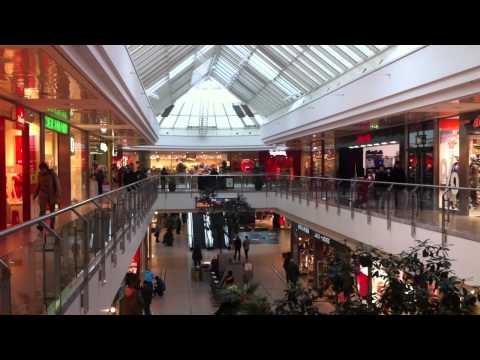 Außen- und Innenansicht des Centers bei einem Besuch am 27.01.2012