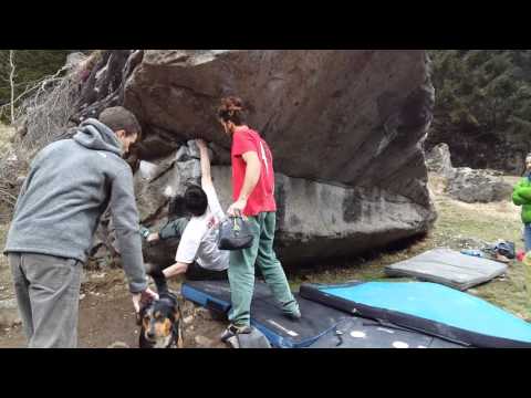 Val Daone Boulder - trav. + Müller 7a+ - climber Jvan