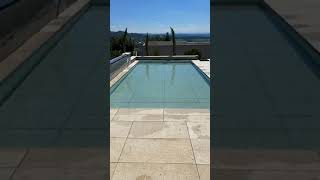 Fertiges Magic-Floor Pool Projekt mit Panorama-Ausblick