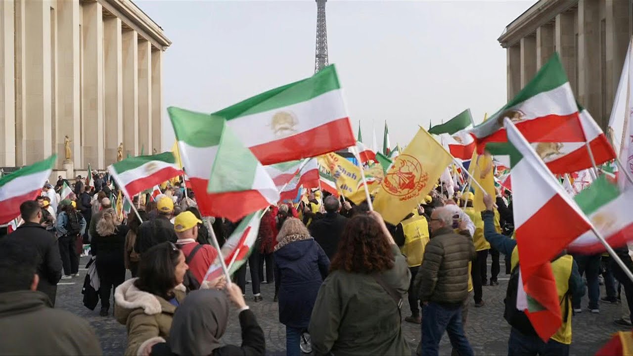 Video | 'No shah, no mullah': pro-democracy protesters rally in Paris for Iran | AFP