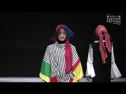 Fashion Show JD.id Presents D2i