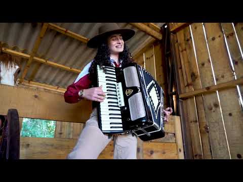 Clip   Larissa França- Cavalo Tostado Produção Click Fotografias ( Elemar Henz)