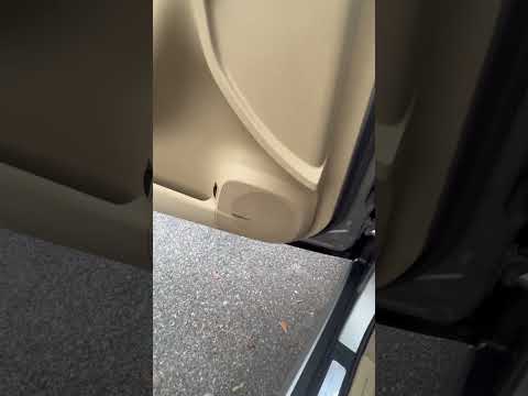 Thumbnail for Cold Start/engine video of 2007 MB R 320 DCI