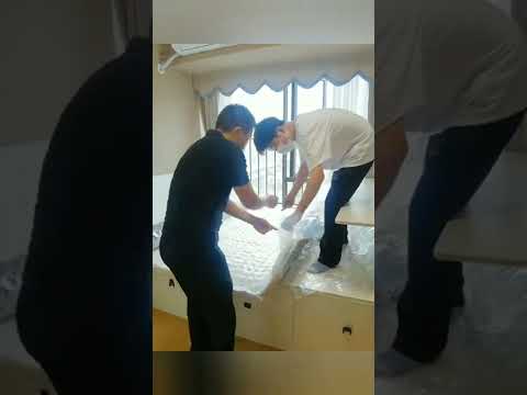 HOW TO COMPRESS. Fold And Roll Up A Memory Foam Mattress || China Export