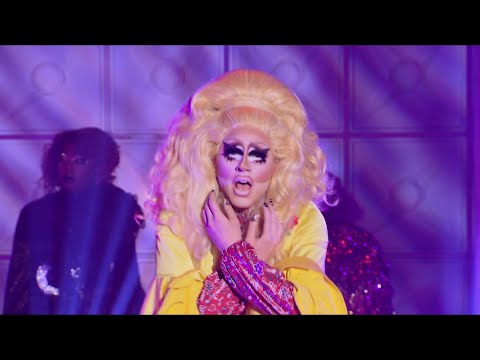 Trixie Mattel vs Kennedy Davenport