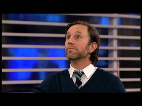 Bloopers: Peter Jihde är nära att kvävas i Nyhetsmorgon