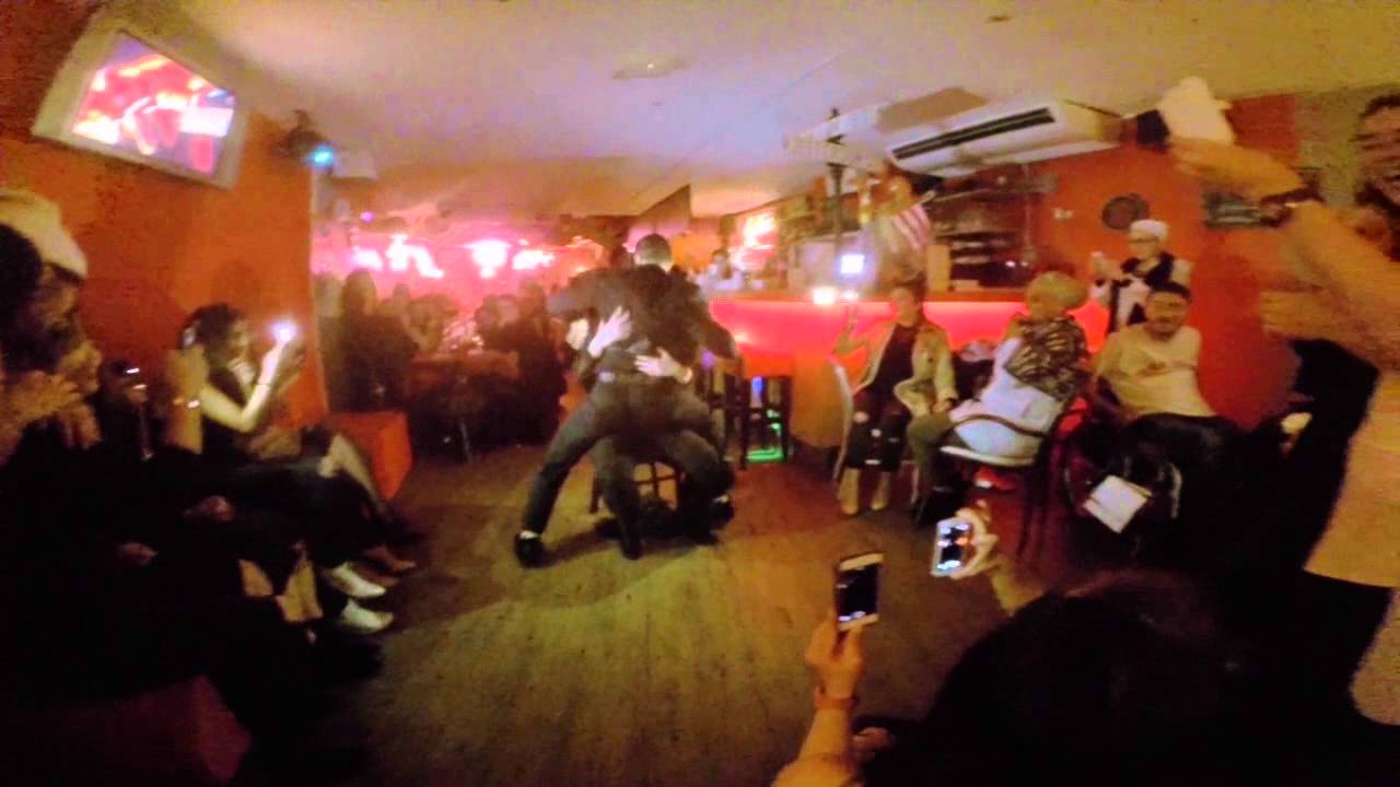 Regarder la vidéo Fabio Striptease