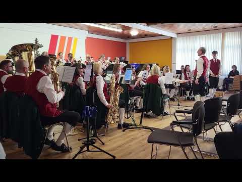 Original Schwarzwälder Hochwaldmusikanten spielen die Löffelpolka
