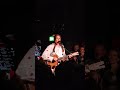 Lara Hulo Kopf gegen die Wand unplugged im Flex Wien