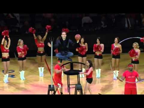 Michael Grandinetti - Chicago Bulls Halftime Show Levitation
