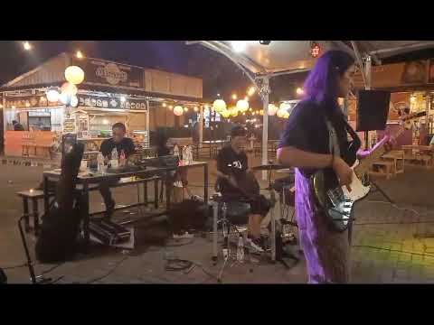 skill melody berkelas band rock ini ngefans dg Slank keren cover lagu mawar merah
