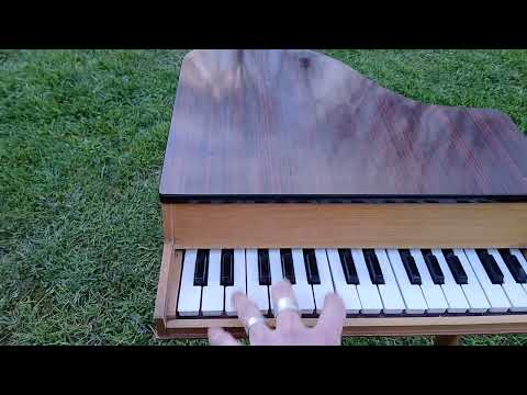 chromatic toy piano OPERA made in France 29 keys - very good condition sound family : celesta mustel musical saw martenot Wurlitzer michelsonne ... image 2