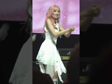 #QWER #큐더블유이알 #CEREMONY #BADHABIT#Showcase #쇼케이스 #쵸단 #마젠타 #히나 #시연#Chodan #Magenta #Hina #Siyeon