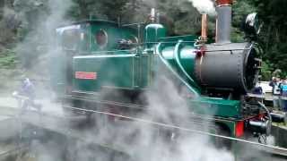 preview picture of video 'Strahan ABT steam railway on man-pushed turntable'