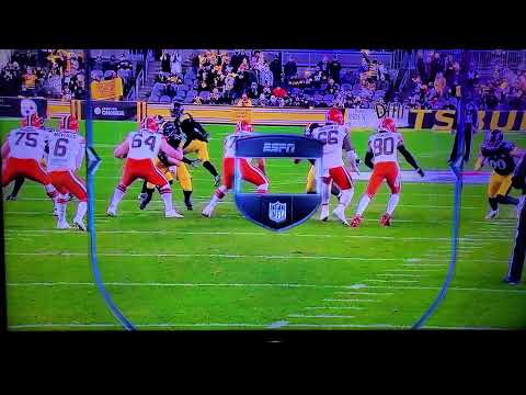 Baker Mayfield FINALLY gets going with this TUFF throw while getting WHACKED ! 😤🔥