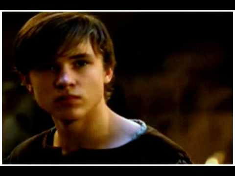 Lucy & Peter Pevensie ::you will be safe in my arms::