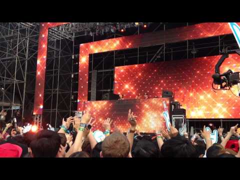 Gareth Emery & Krewella - Lights and Thunder // @ UMF Korea 06.14.2013