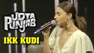Alia Bhatt Sings IKK KUDI Live On Stage For Fans
