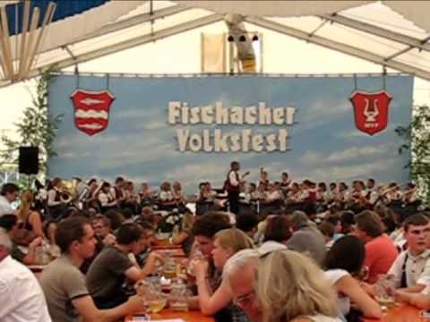 Das Große Blasorchester des Musikverein Fischach beim Frühschoppen