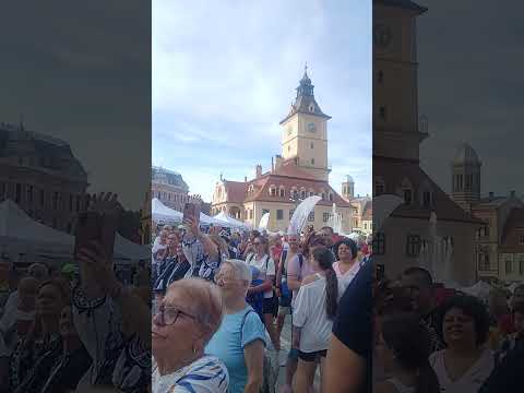 ANSANBLUL FOOLCLORIC FLORI DE MAR  DIN POIANA MARULUI KA FESTIVALUL PRISPA IN PIATA SFATULUI!