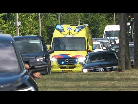 [WURMT zich door VERKEER] A1, Otaris Light Ambulance 23-107 Venlo naar twee verschillende meldingen