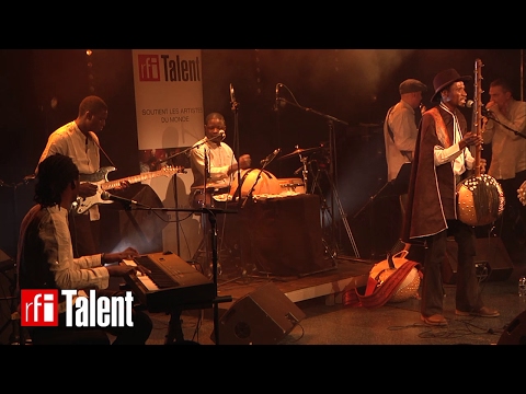 Abou Diarra joue "Tunga" en concert au Hangar Ivry