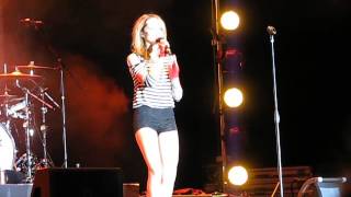 Bridgit Mendler - Blonde (Live @ Six Flags)