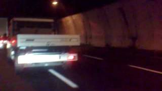 preview picture of video 'Incidente tra due camion - A26 - 05112008'