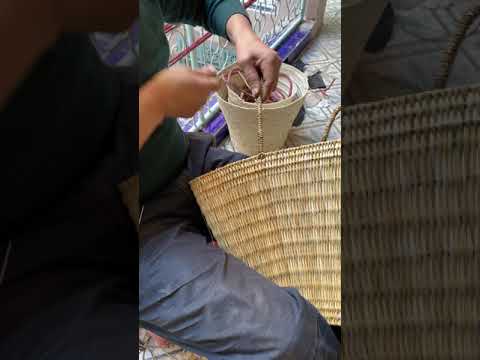 , title : 'LABEL17 handcrafted - weaving raffia baskets'