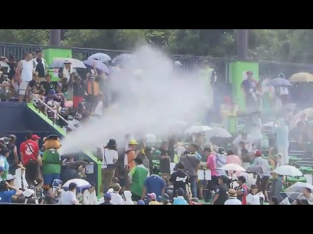 【ファーム】 熱気あふれるスタンドへ冷たいシャワーの大サービス!! 2017/7/17 F-DB(ファーム)